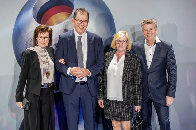29 11 2024 Düsseldorf For the 17th time, sustainability pioneers are honored at the MARITIM Hotel in Düsseldorf together with the German government and other partners Awards are presented to the winners of the Business, Sports, International German Sustainability Award, Architecture and Health competitions H