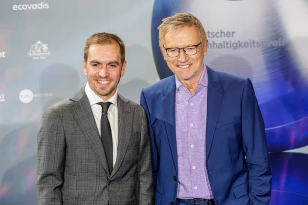 29 11 2024 Düsseldorf For the 17th time, sustainability pioneers are honored at the MARITIM Hotel in Düsseldorf together with the German government and other partners The winners of the Business, Sports, International German Sustainability Award, Architecture and Health competitions are awarded here Philipp Lahm and Norber