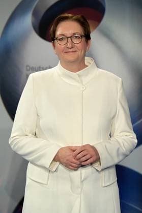 German Sustainability Award 2024 on 29 11 2024 at the Maritim Hotel in Düsseldorf Klara Geywitz Federal Minister for Housing, Urban Development and Construction xJFx