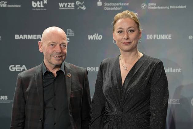 German Sustainability Award 2024 on 29 11 2024 at the Maritim Hotel in Düsseldorf Dr Christine Lemaitre Managing Director of the DGNB , right and support xJFx