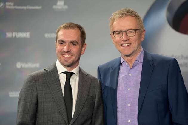 German Sustainability Award 2024 on 29 11 2024 at the Maritim Hotel in Düsseldorf Philipp Lahm former footballer , left and Norbert König presenter xJFx