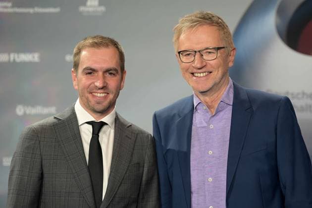 German Sustainability Award 2024 on 29 11 2024 at the Maritim Hotel in Düsseldorf Philipp Lahm former footballer , left and Norbert König presenter xJFx