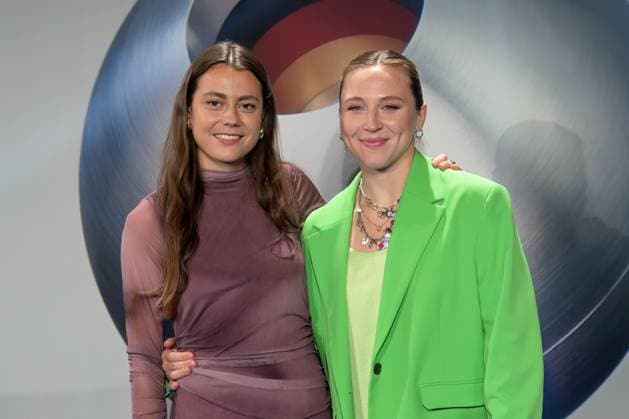 German Sustainability Award 2024 on 29 11 2024 at the Maritim Hotel in Düsseldorf Selin Orzu sportswoman field hockey player , left and Nike Lorenz sportswoman field hockey player xJFx