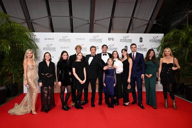 Monte-Carlo Film Festival de la Comedie, Preisverleihung 21st Montecarlo Film Festival - Res Carpet Awards Ceremony. 21st Montecarlo Film Festival - Res Carpet Awards Ceremony. In the photo Ezio Greggio, Gabriele Greggio and students Montecarlo Accademy Acing Monte Carlo  Copyright: xIPA ABACAx