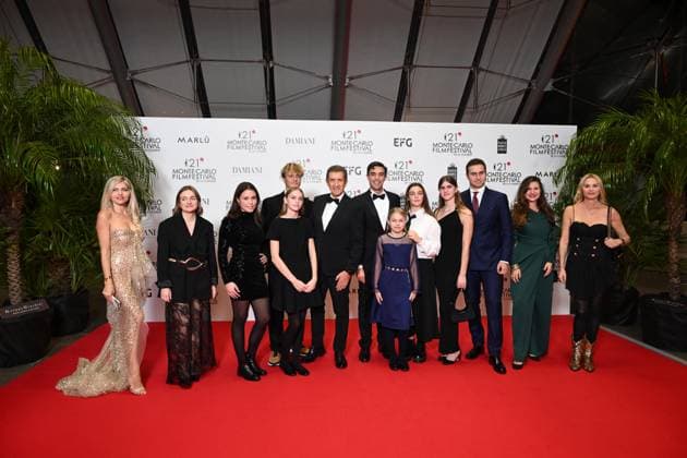 Monte-Carlo Film Festival de la Comedie, Preisverleihung 21st Montecarlo Film Festival - Res Carpet Awards Ceremony. 21st Montecarlo Film Festival - Res Carpet Awards Ceremony. In the photo Ezio Greggio, Gabriele Greggio and students Montecarlo Accademy Acing Monte Carlo  Copyright: xIPA ABACAx