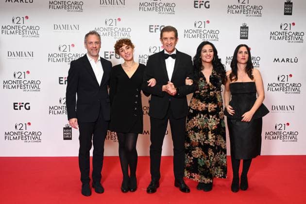 Monte-Carlo Film Festival de la Comedie, Preisverleihung 21st Montecarlo Film Festival - Res Carpet Awards Ceremony. 21st Montecarlo Film Festival - Res Carpet Award Ceremony. In the photo Ezio Greggio with the Italian journalists Monte Carlo  Copyright: xIPA ABACAx