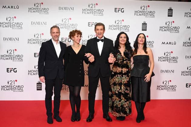Monte-Carlo Film Festival de la Comedie, Preisverleihung 21st Montecarlo Film Festival - Res Carpet Awards Ceremony. 21st Montecarlo Film Festival - Res Carpet Award Ceremony. In the photo Ezio Greggio with the Italian journalists Monte Carlo  Copyright: xIPA ABACAx