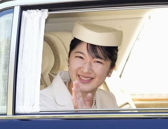 Bilder des Jahres 2024, Entertainment 12 Dezember Entertainment Themen der Woche KW48 Entertainment Bilder des Tages Princess Aiko turns 23 Japanese Princess Aiko visits the Akasaka Estate in Tokyo to pay her respects to former Emperor Akihito and former Empress Michiko, her grandparents, on Dec. 1, 2024, as she turns 23.  A14AA0003804703P