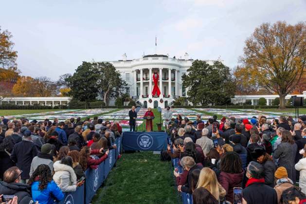 Entertainment Themen der Woche KW48 News Bilder des Tages World AIDS Day At The White House - Washington US First Lady Jill Biden gives remarks during an event to commemorate World AIDS Day on the South Lawn of the White House in Washington, DC, USA, on Sunday, December 1, 2024. Biden is unveiling the AIDS Memorial Quilt to recognize those who have died due to AIDS-related illnesses. Photo by Aaron Schwartz Pool ABACAPRESS.COM Washington DC United States  Copyright: xPool ABACAx