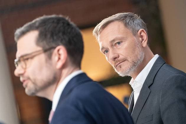 News Bilder des Tages Pressekonferenz der FDP mit Parteivorsitzenden und Vorstellung neuer Generalsekretär FDP-Parteivorsitzender Christian Lindner mit dem neuen FDP-Generalsekretär Marco Buschmann;Pressekonferenz der FDP mit Parteivorsitzenden und Vorstellung neuer Generalsekretär, Berlin Berlin Deutschland FDP-Bundeszentrale *** FDP press conference with party chairman and presentation of new secretary general FDP party chairman Christian Lindner with the new FDP secretary general Marco Buschmann FDP press conference with party chairman and presentation of new secretary general, Berlin Berlin Germany FDP Bundeszentrale