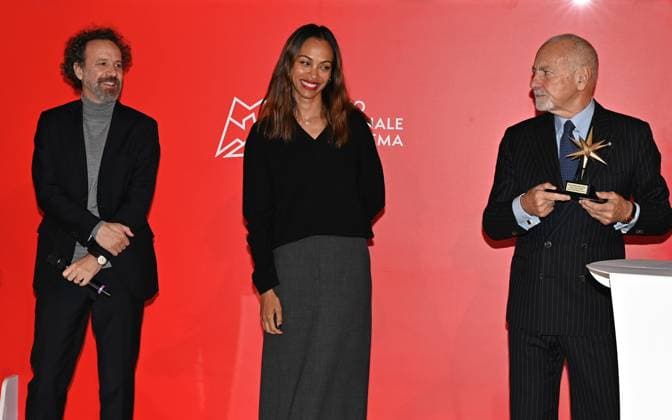 Turin, Italy Zoe Saldana receives the Stella della Mole Award at the National Museum of Cinema In the photo:Zoe Saldana receives the Stella della Mole Award from Enzo Ghigo president of the National Museum of Cinema, Carlo Chatrian director of the National Museum of Cinema  Copyright: xNickxZonnax xipa-agency.netx xNickxZonnax IPA_Agency_IPA52044469