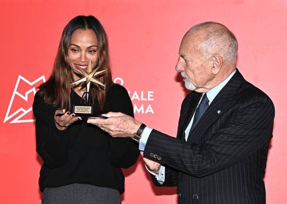 Turin, Italy Zoe Saldana receives the Stella della Mole Award at the National Museum of Cinema In the photo:Zoe Saldana receives the Stella della Mole Award from Enzo Ghigo, president of the National Museum of Cinema  Copyright: xNickxZonnax xipa-agency.netx xNickxZonnax IPA_Agency_IPA52044478