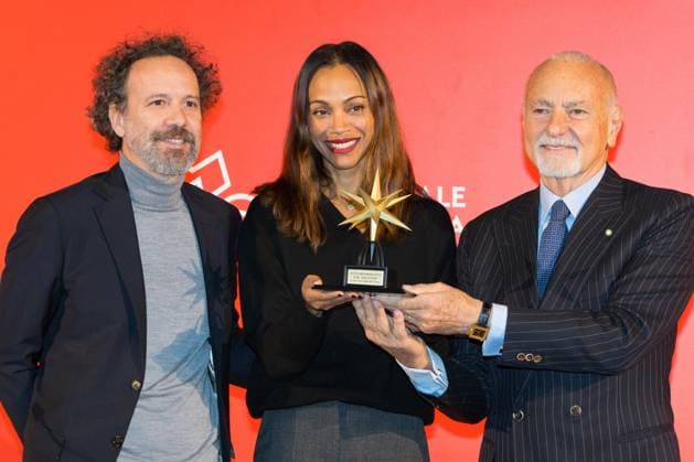 : Turin, Italy. 3rd December 2024. Actress Zoe Saldana receives Stella della Mole award at Italian National Museum of Cinema in Turin (Italy). In the picture Zoe Saldana (center) with Enzo Ghigo (right) and Carlo Chatrian (left)  - ZUMAp169 20241202_zea_p169_1746 Copyright: xMarcoxDestefanisx