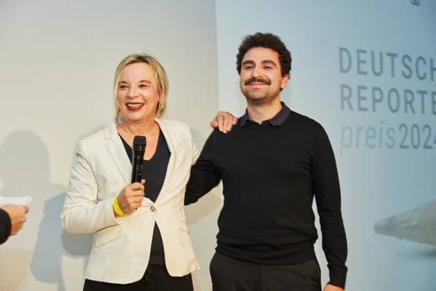 Reporterinnen Preis 2024 Award ceremony in the disused Cank department store in Berlin Neukölln In the picture the winners in the Best Reportage category Frauke Hunfeld and Alexander Kauschanski for their reportage Ein Ort, den es nicht sollte es geben The reportage was published in SPIEGEL
