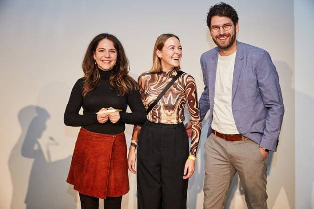 Reporterinnen Preis 2024 Award ceremony in the disused Cank department store in Berlin Neukölln In the picture the winners in the category Data Journalism Multimedia Name of the report Cardiac arrest can affect everyone, every second counts SWR Datalab
