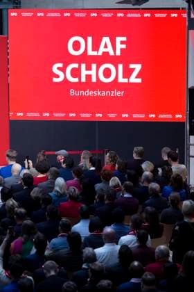 Wahlsiegkonferenz SPD DEU, Deutschland, Germany, Berlin, 30.11.2024 Monitor bei der Rede von Olaf Scholz Bunderskanzler und Mitglied der SPD bei der Wahlsiegkonferenz als Wahlkampfauftakt unter dem Motto Soziale Poltik fuer Dich in Vorbereitung fuer den Bundestagswahlkampf zur Wahl im Willy-Brandt-Haus der Parteizentrale der SPD in Berlin Deutschland . Nach dem Zusammenbruch der Ample-koalition sind in Deutschland für den 23. Februar 2025 vorgezogene Neuwahlen geplant. Scholz strebt eine zweite Amtszeit als Kanzler an. en: Monitor during the speach of Olaf Scholz Chancellor and member of the SPD at the election victory conference as a campaign meeting under the slogan Social Policies for You in preparation for the federal election campai