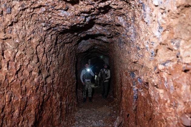 News Themen der Woche KW49 News Bilder des Tages Syrian Rebels Capture Tunnel Used By Kurdish YPG Forces In Tel Rifaat A view of the 10-kilometer tunnel network after seized from the Kurdish organization YPG (People s Defense Units) forces as part of Operation Dawn of Freedom launched by the Turkish-backed Syrian National Army and the Islamist Hayat Tahrir al-Sham (HTS) group, in Tel Rifaat, Syria, on December 04, 2024. Photo by Ugur Yildirim DIA Images ABACAPRESS.COM Tel Rifaat Syria  Copyright: xDIAxImages ABACAx