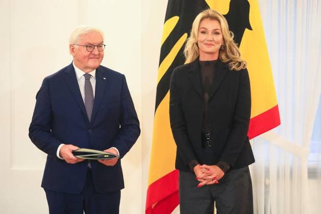 Awarding of the Order of Merit on the Day of Honorary Office Berlin, 4 12 2024 Federal President Frank Walter Steinmeier and FRansiska van Almsick at the awarding of the Order of Merit on the Day of Honorary Office Berlin Germany Copyright: xPictureteamx