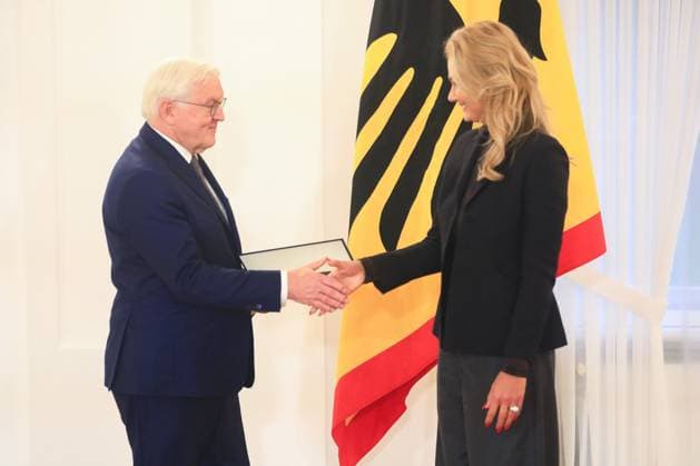 Awarding of the Order of Merit on the Day of Honorary Office Berlin, 4 12 2024 Federal President Frank Walter Steinmeier and FRansiska van Almsick at the awarding of the Order of Merit on the Day of Honorary Office Berlin Germany Copyright: xPictureteamx