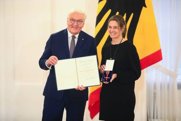 Awarding of the Order of Merit on the Day of Honorary Office Berlin, 4 12 2024 Federal President FRank Walter Steinmeier and Michaela Hofmeister, Kirchanschöring Bavaria at the awarding of the Order of Merit on the Day of Honorary Office Berlin Germany Copyright: xPictureteamx