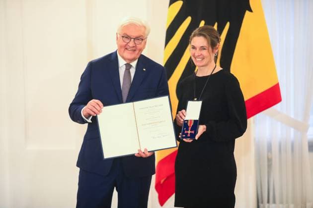 Awarding of the Order of Merit on the Day of Honorary Office Berlin, 4 12 2024 Federal President FRank Walter Steinmeier and Michaela Hofmeister, Kirchanschöring Bavaria at the awarding of the Order of Merit on the Day of Honorary Office Berlin Germany Copyright: xPictureteamx
