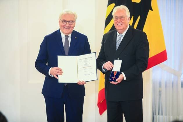 Awarding of the Order of Merit on the Day of Honorary Office Berlin, 4 12 2024 Federal President FRank Walter Steinmeier and Hans Peter Oppermann, Braunschweig Lower Saxony at the awarding of the Order of Merit on the Day of Honorary Office Berlin Germany Copyright: xPictureteamx