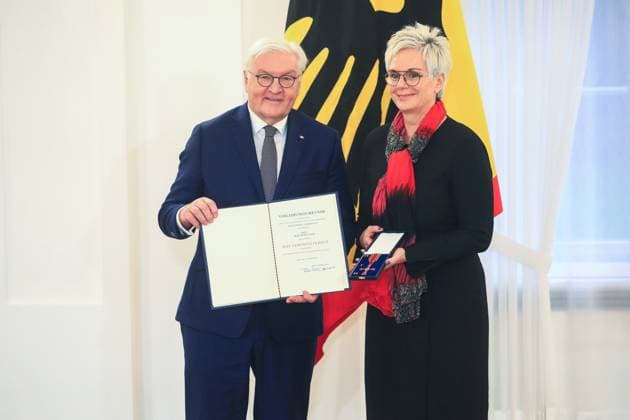 Awarding of the Order of Merit on the Day of Honorary Office Berlin, 4 12 2024 Federal President FRank Walter Steinmeier and Silke Renk Lange, Halle Saale Saxony-Anhalt at the awarding of the Order of Merit on the Day of Honorary Office Berlin Germany Copyright: xPictureteamx
