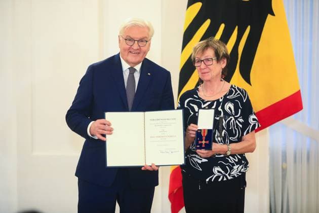 Awarding of the Order of Merit on the Day of Honorary Office Berlin, 4 12 2024 Federal President FRank Walter Steinmeier and Elvira Sachse, Greußen Thüringen at the awarding of the Order of Merit on the Day of Honorary Office Berlin Germany Copyright: xPictureteamx