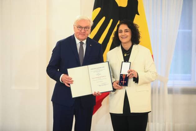 Awarding of the Order of Merit on the Day of Honorary Office Berlin, 4 12 2024 Federal President FRank Walter Steinmeier and TuÄüba Tekkal, Cologne North Rhine-Westphalia at the awarding of the Order of Merit on the Day of Honorary Office Berlin Germany Copyright: xPictureteamx
