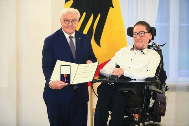 Awarding of the Order of Merit on the Day of Honorary Office Berlin, 4 12 2024 Federal President FRank Walter Steinmeier and ulian Wendel, Würzburg Bavaria at the awarding of the Order of Merit on the Day of Honorary Office Berlin Germany Copyright: xPictureteamx