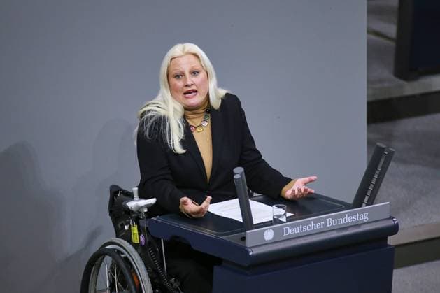 Berlin, Deutschland, 04.12.2024: Deutscher Bundestag: 202. Bundestagssitzung: Stephanie Aeffner, Grüne *** Berlin, Germany, 04 12 2024 German Bundestag 202 Bundestag session Stephanie Aeffner, Greens Copyright: xdtsxNachrichtenagenturx dts_52749