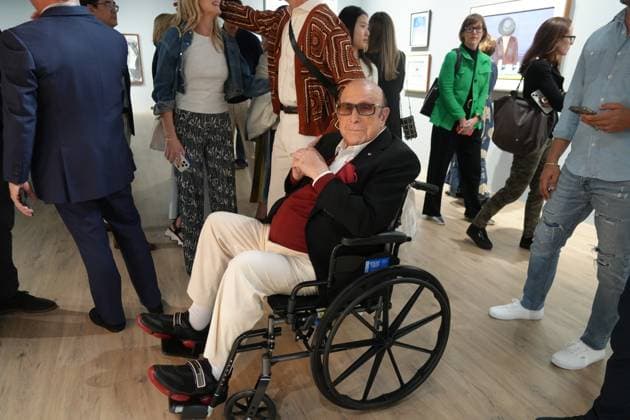 December 4, 2024, New York, New York, USA: CLIVE DAVIS attends Art Basel Miami VIP Opening Day,,.Miami Beach Convention Center,.Miami Beach, Florida.December 4, 2024. New York USA - ZUMAms4_ 20241204_faf_ms4_004 Copyright: xSoniaxMoskowitzxGordonx