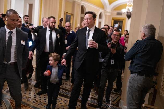 Bilder des Jahres 2024, Entertainment 12 Dezember News Themen der Woche KW49 News Bilder des Tages Elon Musk 12 05 UNITED STATES - DECEMBER 5: Elon Musk and his son are seen in the U.S. Capitol after a meeting with Sen. John Thune, R-S.D., while on the Hill to talk about President-elect Donald Trump s Department of Government Efficiency, on Thursday, December 5, 2024. (Tom Williams CQ Roll Call) Washington DC United States EDITORIAL USE ONLY Copyright: x2024xCQ-RollxCall,xInc.x TomxWilliamsx rollcallpix162224