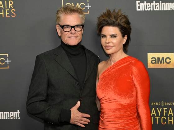 AMC s Anne Rice s Mayfair Witches S2 Red Carpet 05 December 2024 - Hollywood, California - Harry Hamlin and Lisa Rinna. AMC s Anne Rice s Mayfair Witches S2 Red Carpet at Masonic Lodge at Hollywood Forever Cemeter. Photo Credit: Billy Bennight AdMedia Hollywood California United States EDITORIAL USE ONLY  Copyright: xx BillyxBennightx admphotostwo905985