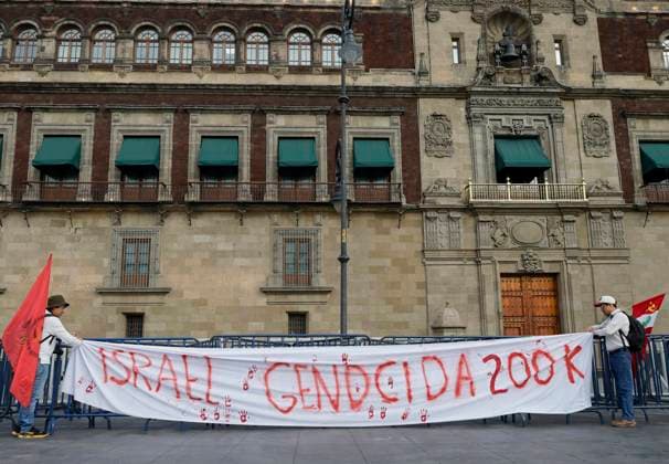 Palestinian Activists And Supporters Demonstrate Against The Genocide In Gaza At The Zocalo In Mexico City Palestinian activists and supporters demonstrate against the genocide in Gaza in the Zocalo of Mexico City, Mexico, on December 6, 2024, to demand an end to the bombings that the Israeli army carries out for a year in the Palestinian territories in the Gaza Strip after the attack by the Hamas group, where more than 40,000 people die and a large number of people are injured, which is considered an act of crimes against humanity, genocide, and ethnic extinction. Mexico City Mexico City Mexico  Copyright: xGerardoxVieyrax originalFilename: vieyra-notitle241206_npLKh.jpg