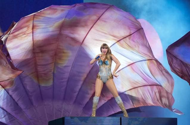 December 7, 2024, Vancouver, Bc, CANADA: Taylor Swift performs during the Eras Tour concert, in Vancouver, on Friday, December 6, 2024. Vancouver CANADA  - ZUMAc35_ 20241207_zaf_c35_011 Copyright: xDarrylxDyckx