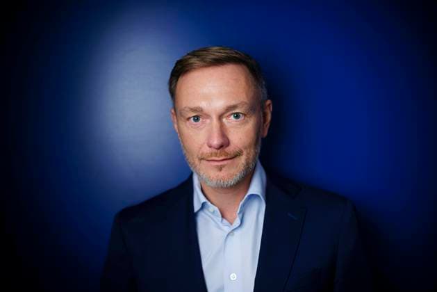 FDP Parteivorsitzender Christian Lindner posiert im Hans-Dietrich-Genscher-Haus fuer ein Foto. Berlin, 04.12.2024. Berlin Deutschland *** FDP party leader Christian Lindner poses for a photo in the Hans Dietrich Genscher House Berlin, 04 12 2024 Berlin Germany Copyright: xThomasxTrutschelx