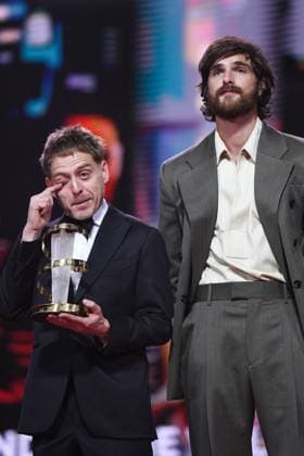Entertainment Bilder des Tages Marrakech Closing Ceremony Director Damian Kocur as he receives the award for Under the Volcano and Jacob Elordi during the Closing Ceremony during the 21st Marrakech International Film Festival in Marrakech, Morocco on December 07, 2024. Photo by Aurore Marechal ABACAPRESS.COM Marrakech Morocco  Copyright: xMarechalxAurore ABACAx