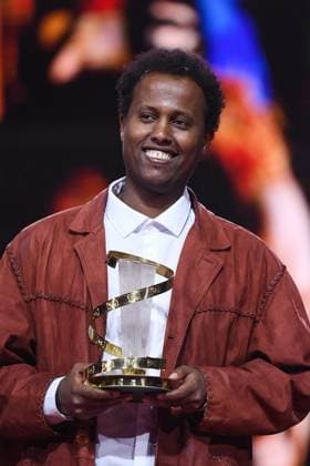 Marrakech Closing Ceremony Director Mo Harawe receives the award for The village next to Paradise attending the Closing Ceremony during the 21st Marrakech International Film Festival in Marrakech, Morocco on December 07, 2024. Photo by Aurore Marechal ABACAPRESS.COM Marrakech Morocco  Copyright: xMarechalxAurore ABACAx