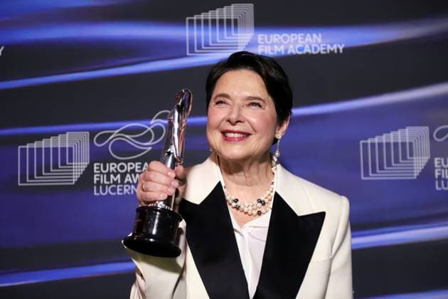 Bilder des Jahres 2024, Entertainment 12 Dezember Entertainment Themen der Woche KW49 Entertainment Bilder des Tages Aufnahme vom 7. Dezember 2024 European Film Awards 2024 im Kultur- und Kongresszentrum Luzern (KKL Luzern) in Luzern, Schweiz. Isabella Rossellini Europäische Auszeichnung für das Lebenswerk im Weltkino. *** Picture taken on December 7, 2024 European Film Awards 2024 at the Culture and Convention Center Lucerne KKL Luzern in Lucerne, Switzerland Isabella Rossellini European Lifetime Achievement Award in World Cinema