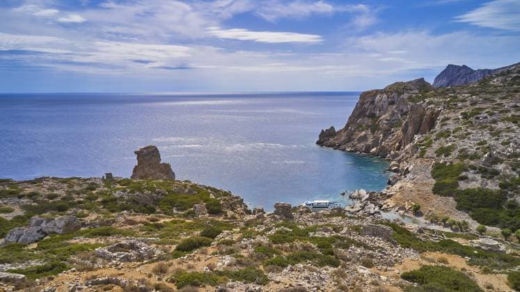 IMAGO Creative, Herbst, Reiseziel, Dodekanes, Griechische Inseln Palatia Beach, Palatia, Küstenlandschaft mit felsigem Ausblick und ruhigem Meer unter einem weitläufigen Himmel, Bootstour Saria, Insel Saria, Karpathos, Dodekanes, Griechische Inseln, Griechenland, Europa Palatia Beach, Palatia, coastal landscape with rocky views and calm sea under an expansive sky, Saria boat tour, Saria Island, Karpathos, Dodecanese, Greek Islands, Greece, Europe Copyright: imageBROKER RalfxAdler ibxraa11906248.jpg