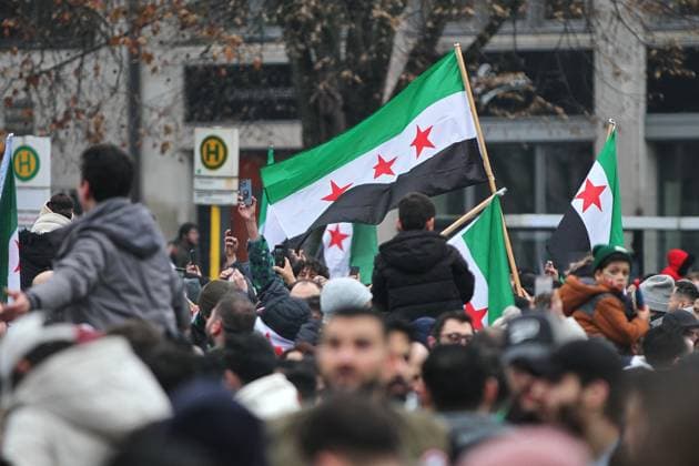 News Themen der Woche KW49 News Bilder des Tages Berlin, Deutschland, 08.12.2024: Oranienplatz, Kreuzberg: Syrer in Deutschland feiern den Sturz von Assad in Syrien *** Berlin, Germany, 08 12 2024 Oranienplatz, Kreuzberg Syrians in Germany celebrate the fall of Assad in Syria Copyright: xdtsxNachrichtenagenturx dts_53344