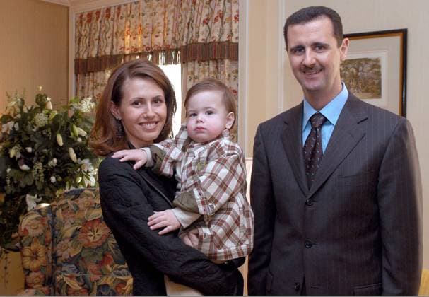 Hacked Emails Expose Bashar al-Assad and Wife (Files) Syrian head of state Bashar al-Assad and London-born wife Asma al-Assad appear to live in a surreal psychological bubble, insulated from the grotesque violence that has claimed the lives of 8,000 Syrians, according to a cache of some 3,000 alleged emails and documents obtained by Syrian activists and published by the Guardian issue dated March 15, 2012. File photo : Ammar Abd Rabbo ABACA. EXCLUSIVE. 40867-10. London-UK, 18 12 2002. Syrian president Bashar Al Assad poses with wife Asma and their one year old son Hafez in London before their departure after a three day visit.  Copyright: xBalkisxPress ABACAx