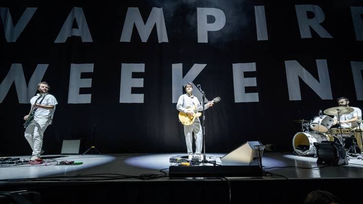 Entertainment Themen der Woche KW49 Entertainment Bilder des Tages December 8, 2024, Glasgow, United Kingdom: L-R Chris Baio, Ezra Koenig and Chris Tomson perform during the concert. Vampire Weekend Kicked off their new album tour Ã¬Only God Was Above UsÃ¬ at Glasgowis largest venue The OVO Hydro. Vampire Weekend is an American rock band formed in New York City in 2006. Glasgow United Kingdom - ZUMAs197 20241208_aaa_s197_316 Copyright: xStuartxWestwoodx