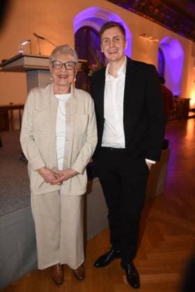 Renate Kuester Hildebrandt cabaret artist Till Reiners Cabaret artist Dieter Hildebrandt Prize Winner 2024 Munich 09 12 2024 Old Town Hall Presentation of the Dieter Hildebrandt Prize 2024 to Till Reiners by City Director Marek Wiechers Laudatory speaker Eva Schulz, Munich