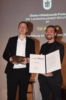 Till Reiners Cabaret artist Dieter Hildebrandt Prize Winner 2024 Marek Wiechers City Director Munich 09 12 2024 Old Town Hall Presentation of the Dieter Hildebrandt Prize 2024 to Till Reiners by City Director Marek Wiechers Laudatior Eva Schulz, Munich