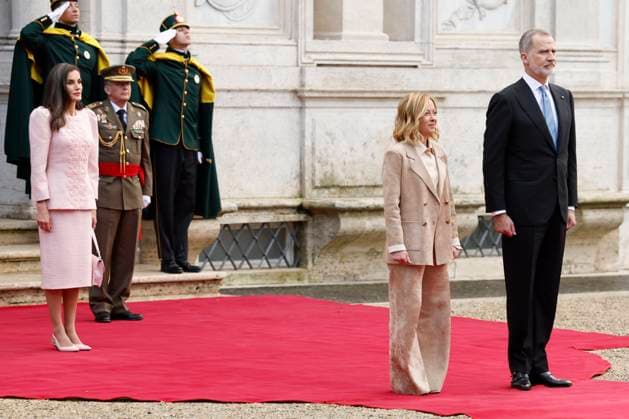 News Themen der Woche KW50 News Bilder des Tages Spain s King Felipe VI, Italy s Prime Minister, Giorgia Meloni (2R), and Queen Letizia arrive for an official luncheon at Bel Respiro Casino in Rome, Italy, 11 December 2024. Spain s King Felipe VI and Queen Letizia visit Italy !ACHTUNG: NUR REDAKTIONELLE NUTZUNG!  Copyright: xChemaxMoyax GRAF3140 20241211-55015474577_1
