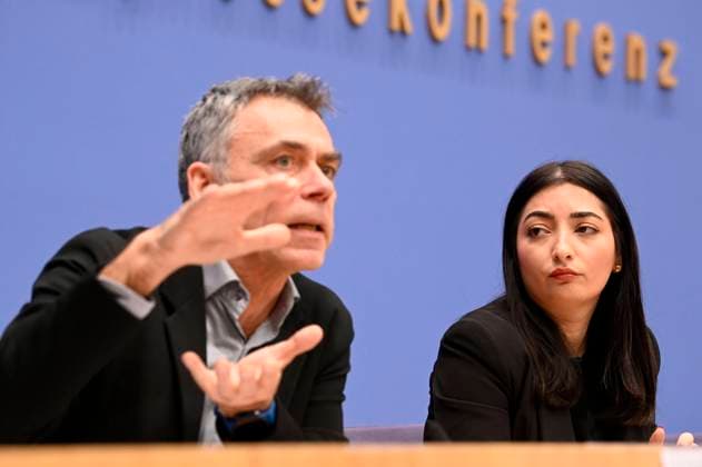 Frank Kalter und Reem Alabali-Radovan bei der Bundespressekonferenz zum 14. Integrationsbericht - Teilhabe in der Einwanderungsgesellschaft: Ein wissenschaftsbasierter und indikatorengestützter Lagebericht zum Stand der Integration in Deutschland im Haus der Bundespressekonferenz. Berlin, 11.12.2024 *** Frank Kalter and Reem Alabali Radovan at the Federal Press Conference on the 14 Integration Report Participation in the Immigration Society A science-based and indicator-supported status report on the state of integration in Germany at the Federal Press Conference Building Berlin, 11 12 2024 Foto:xF.xKernx xFuturexImagex integrationsbericht_4211