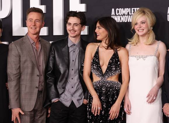 Entertainment Themen der Woche KW50 Searchlight Pictures A Complete Unknown Premiere - Arrivals Edward Norton, TimothÃ e Chalamet, Monica Barbaro, and Elle Fanning attend the Los Angeles Premiere of Searchlight Pictures A Complete Unknown at Dolby Theatre on December 10, 2024 in Hollywood, California. Los Angeles Dolby Theatre CA USA Copyright: xCraSH imageSPACEx