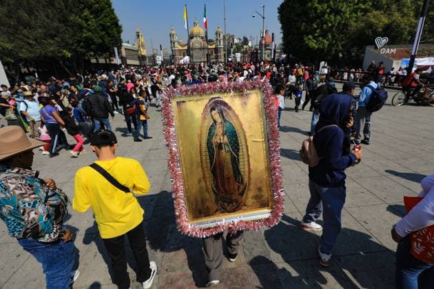 Hundreds of faithful attend the Basilica of Guadalupe, to give thanks to the Virgin of Guadalupe for the favors and promises granted as part of the celebrations of the Day of the Virgin of Guadalupe. on December 12, 2024 in Mexico City, Mexico. Mexico City Mexico - ZUMAe321 20241212_zia_e321_004 Copyright: xIanxRoblesx